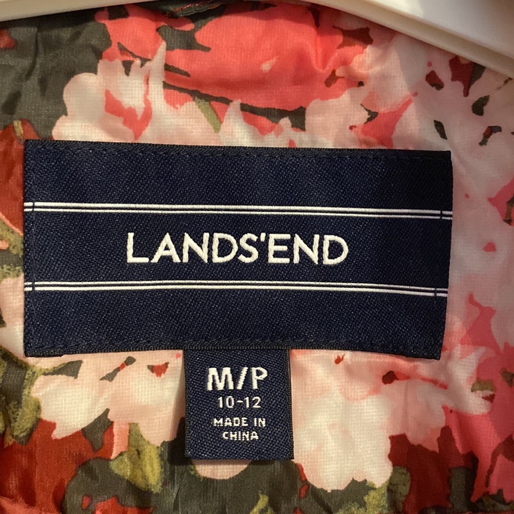 Lands End Packable Jacket. MP 10-12. NEW!  Perfect 3-season. Two zipper pockets